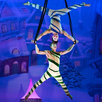 Cirque Dreams Holidaze acrobats