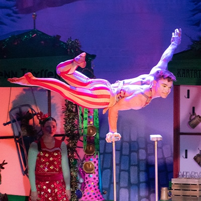 Cirque Dreams Holidaze acrobat